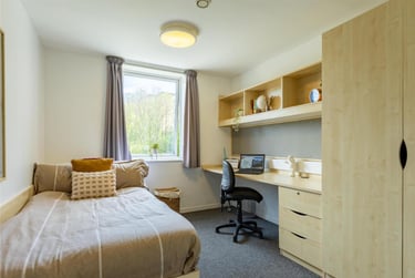 1 bed flat, De Walden Way, City Centre, Bradford, BD71BD - Image 1